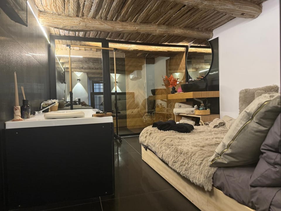 Bedroom, Bedroom