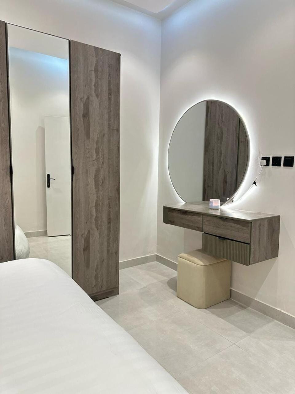 Bedroom, wardrobe