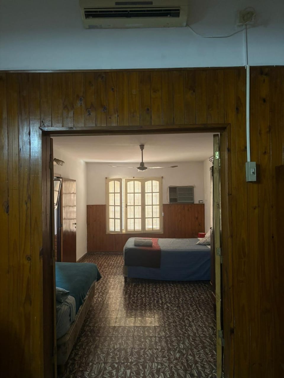 Bed, TV and multimedia, Photo of the whole room, Bedroom, air conditioner