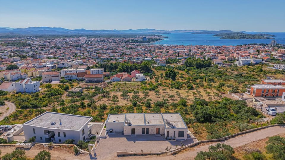 Property building, Natural landscape, Bird's eye view, View (from property/room), Sea view, Location