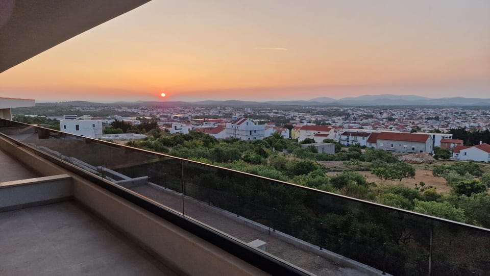 View (from property/room), Balcony/Terrace, City view, Sea view, Sunrise