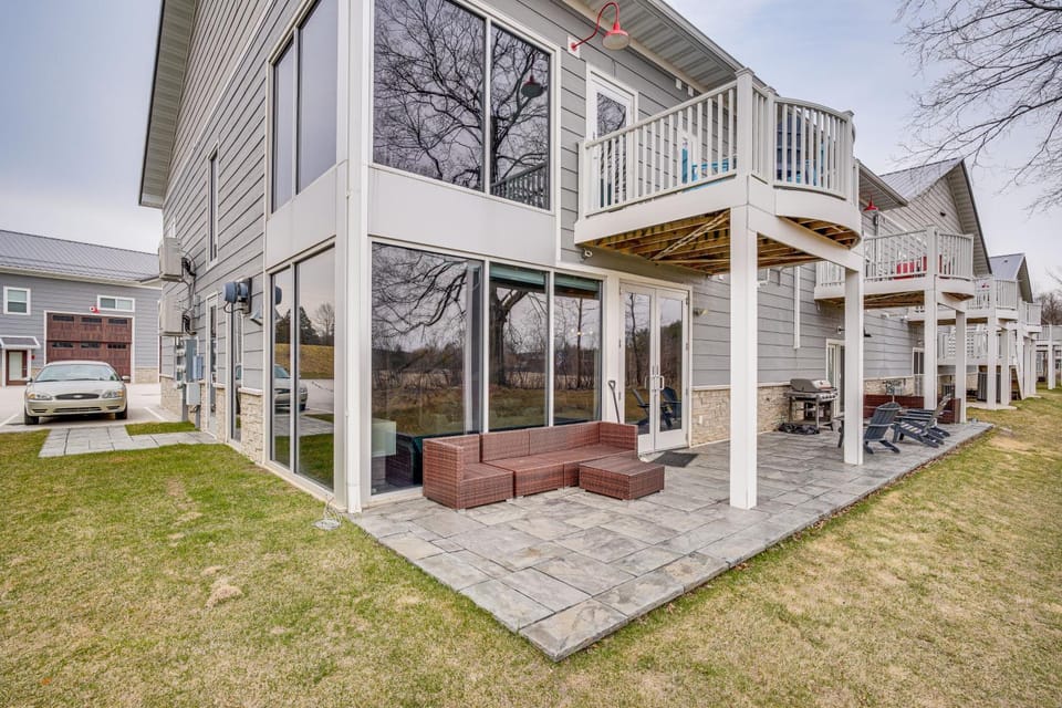 Road America Retreat: Modern Villa w/ Garage! House in Elkhart Lake