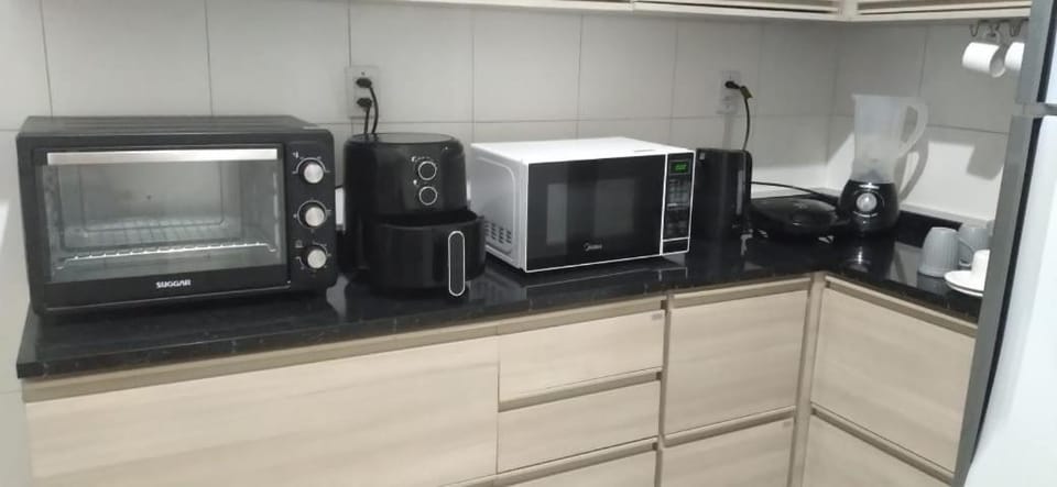 Coffee/tea facilities, Kitchen or kitchenette, oven, stove, toaster