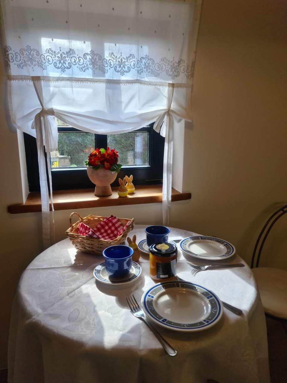 Dining area, kitchen