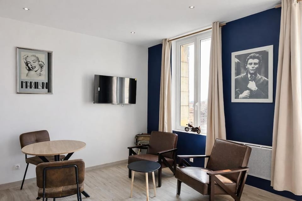 TV and multimedia, Seating area
