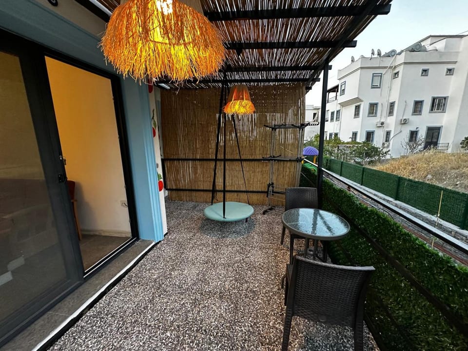 Patio, Day, Balcony/Terrace