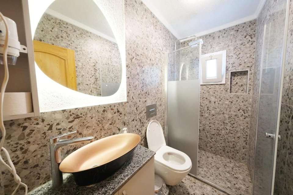 Shower, Toilet, Bathroom