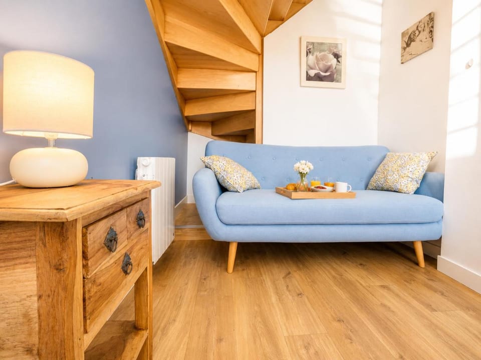 Seating area, Bedroom