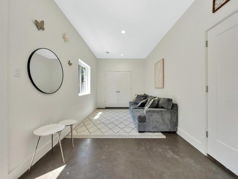 Living room, Photo of the whole room, Seating area