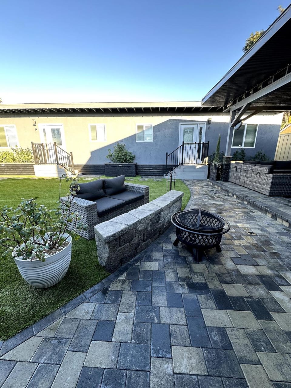 Property building, Day, Garden, Seating area
