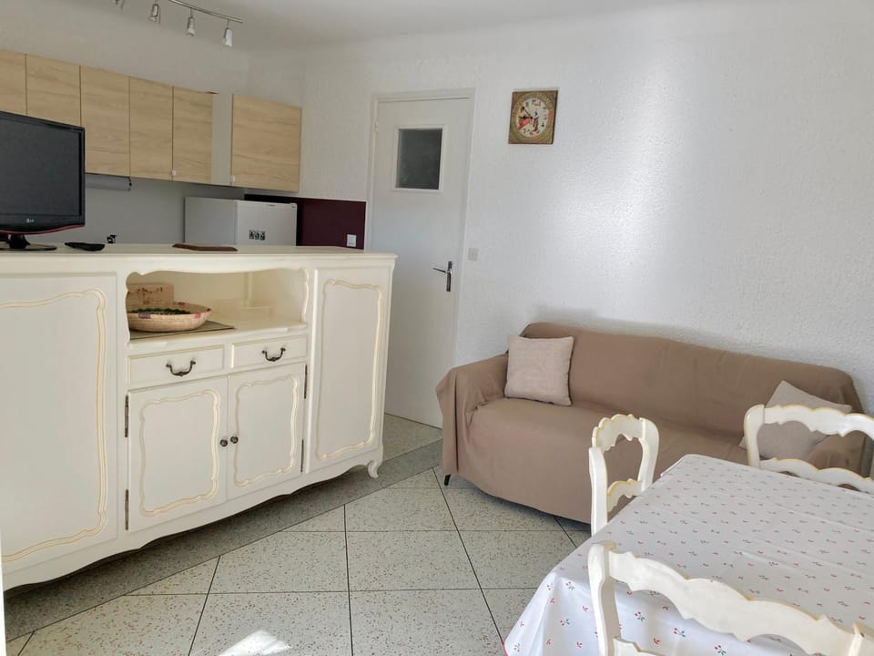 TV and multimedia, Living room, Dining area
