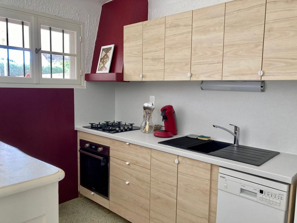 dishwasher, oven, stove, kitchen