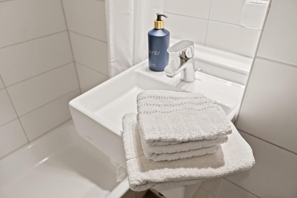 Bathroom, towels