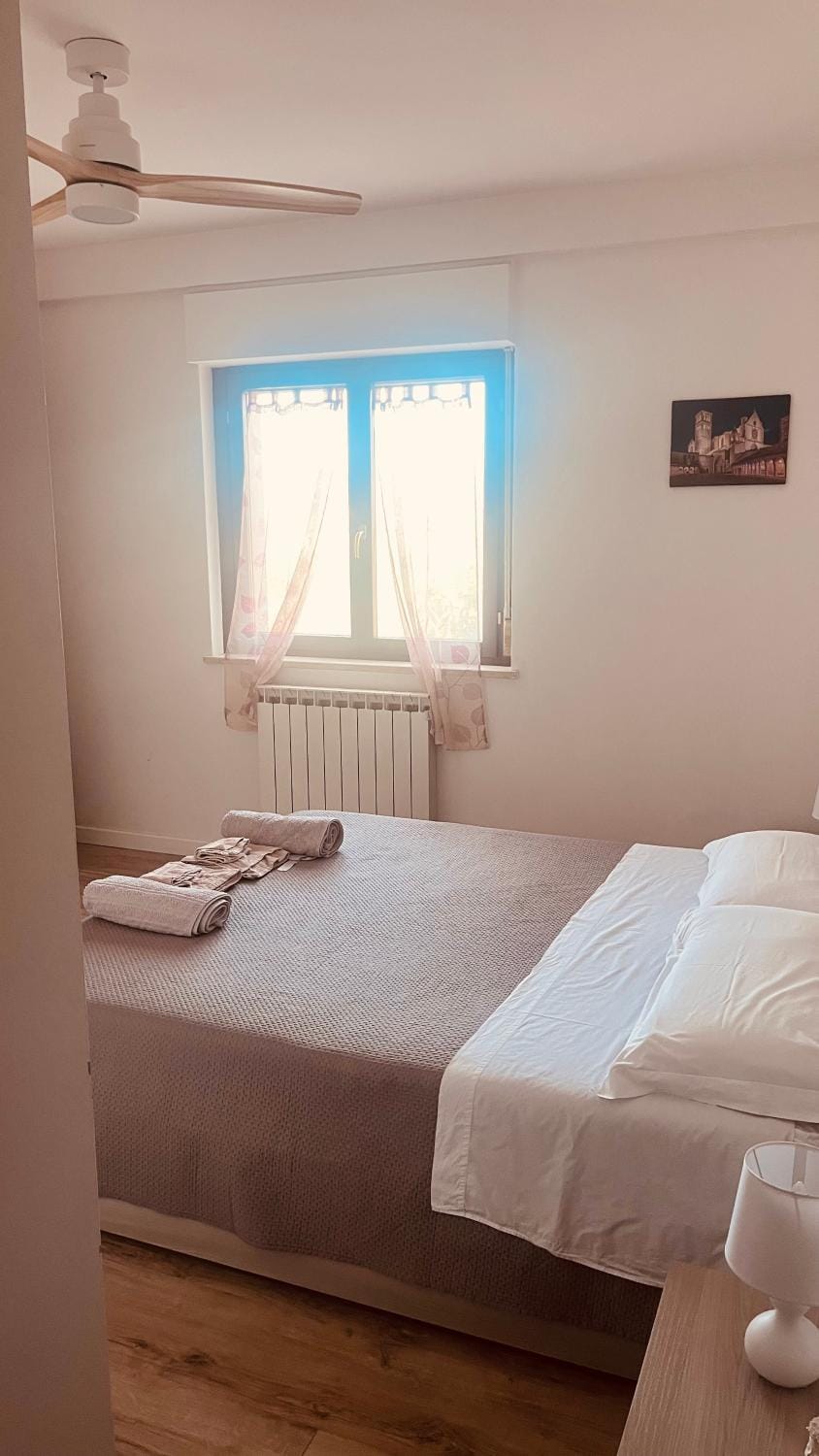 La finestra su Assisi Apartment in Bastia Umbra