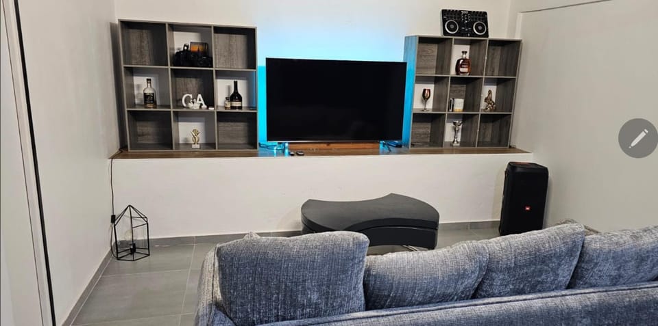 Communal lounge/ TV room, TV and multimedia, Living room