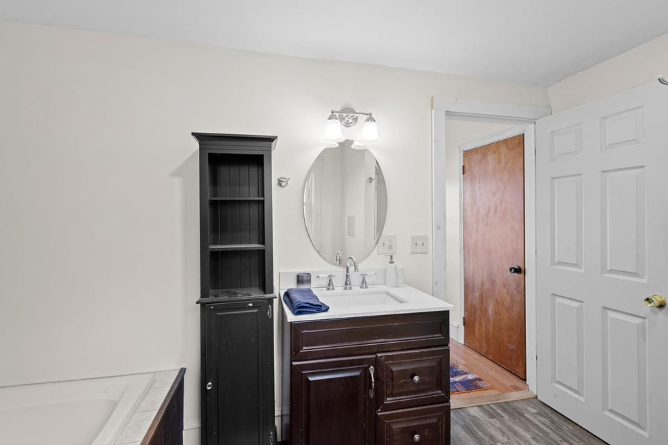 The Barn - Pet Friendly and Lake View House in Barnstead
