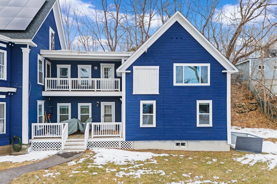 The Barn - Pet Friendly and Lake View House in Barnstead