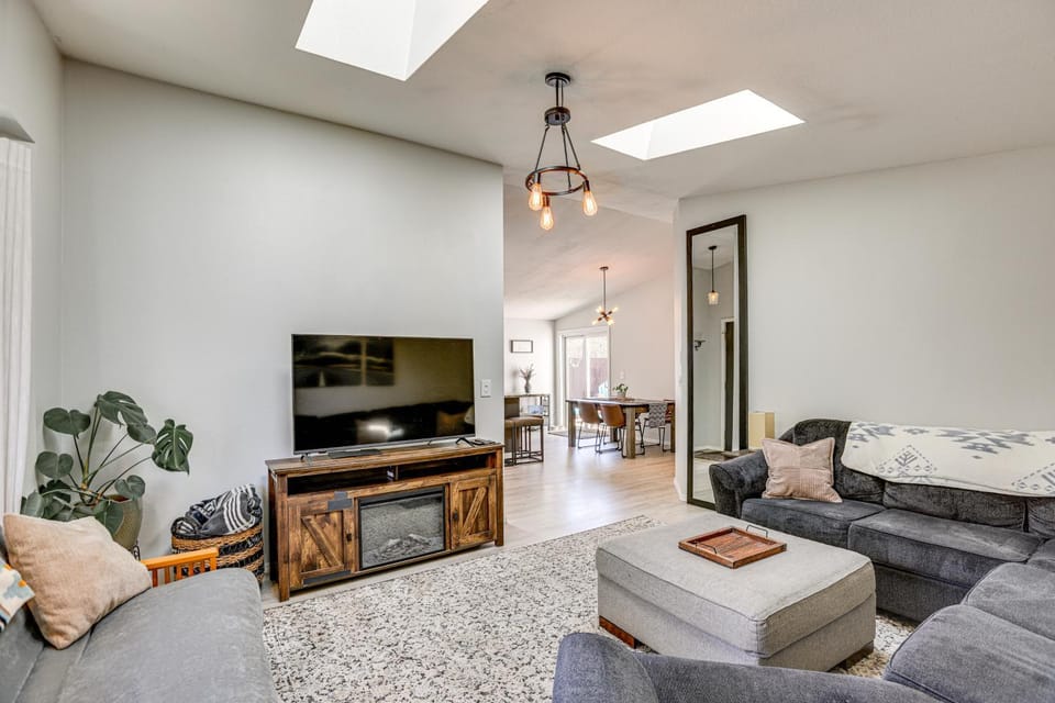 Family-Friendly Home w/ Fire Pit in Bend! House in Bend