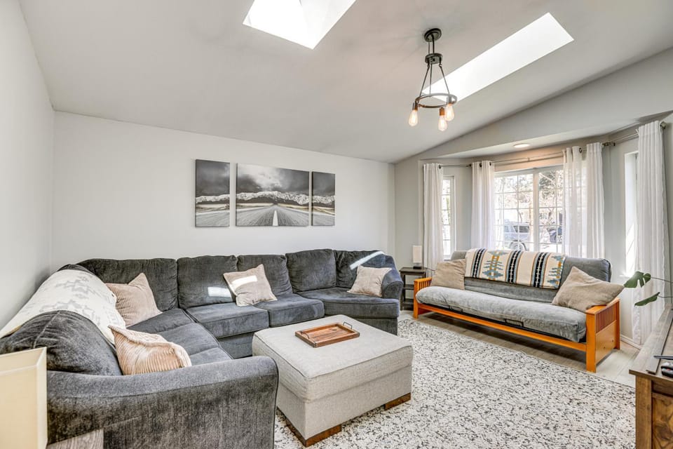 Family-Friendly Home w/ Fire Pit in Bend! House in Bend