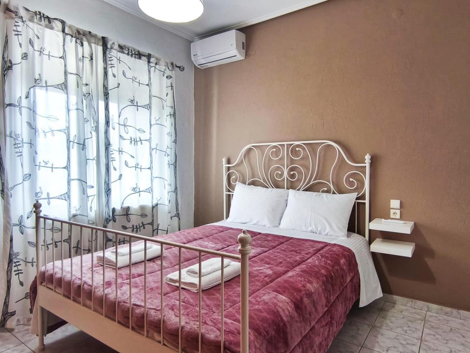 Bed, Photo of the whole room, air conditioner