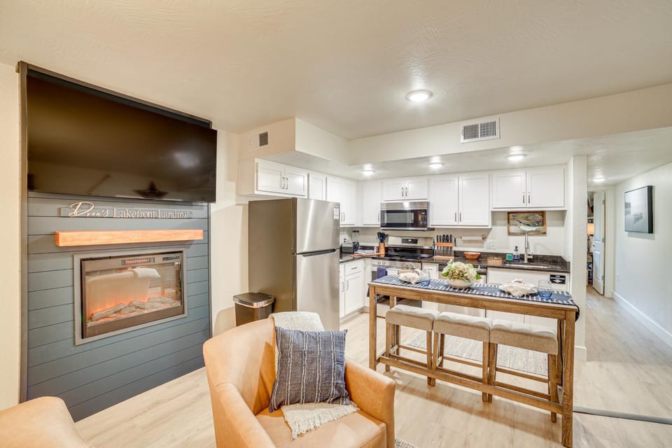 Walk to Branson Landing: Condo w/ Resort Amenities House in Branson