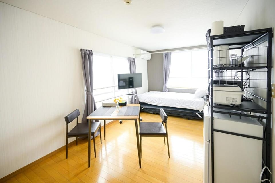 Bed, Dining area