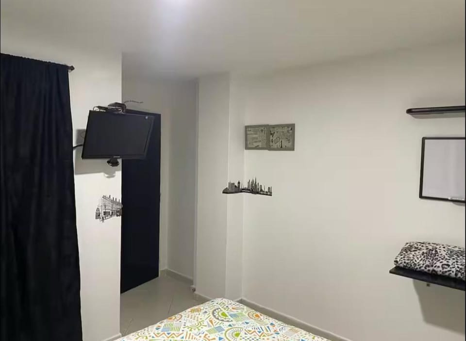 Habitaciones Privadas, dentro de apartamento, cómodas y muy cercanas al Poblado Vacation rental in Medellin