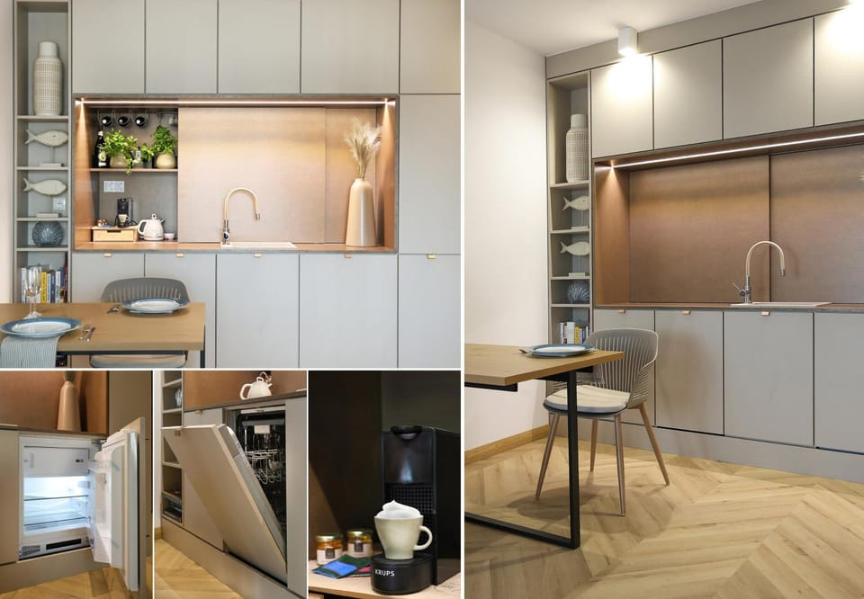Kitchen or kitchenette, Dining area