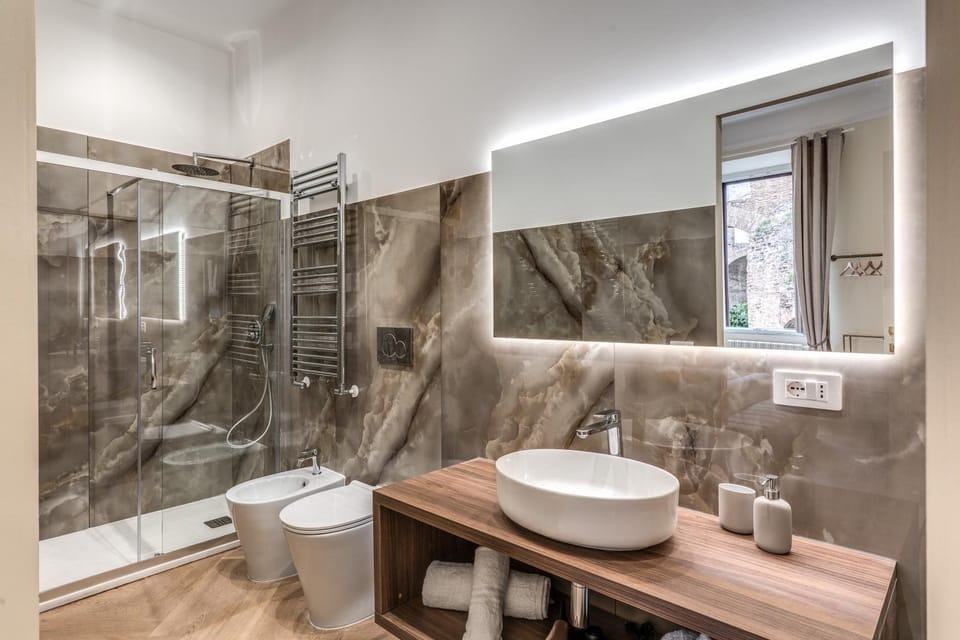 Shower, Toilet, Bathroom, towels