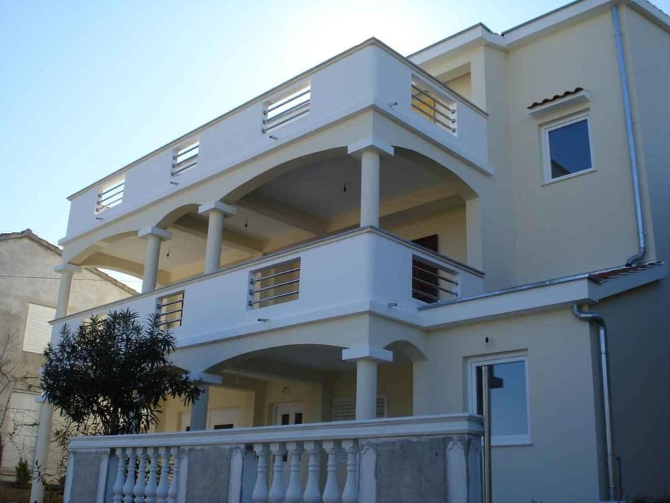 Property building, Summer, Balcony/Terrace