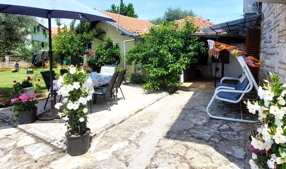 Garden, Dining area, laundry