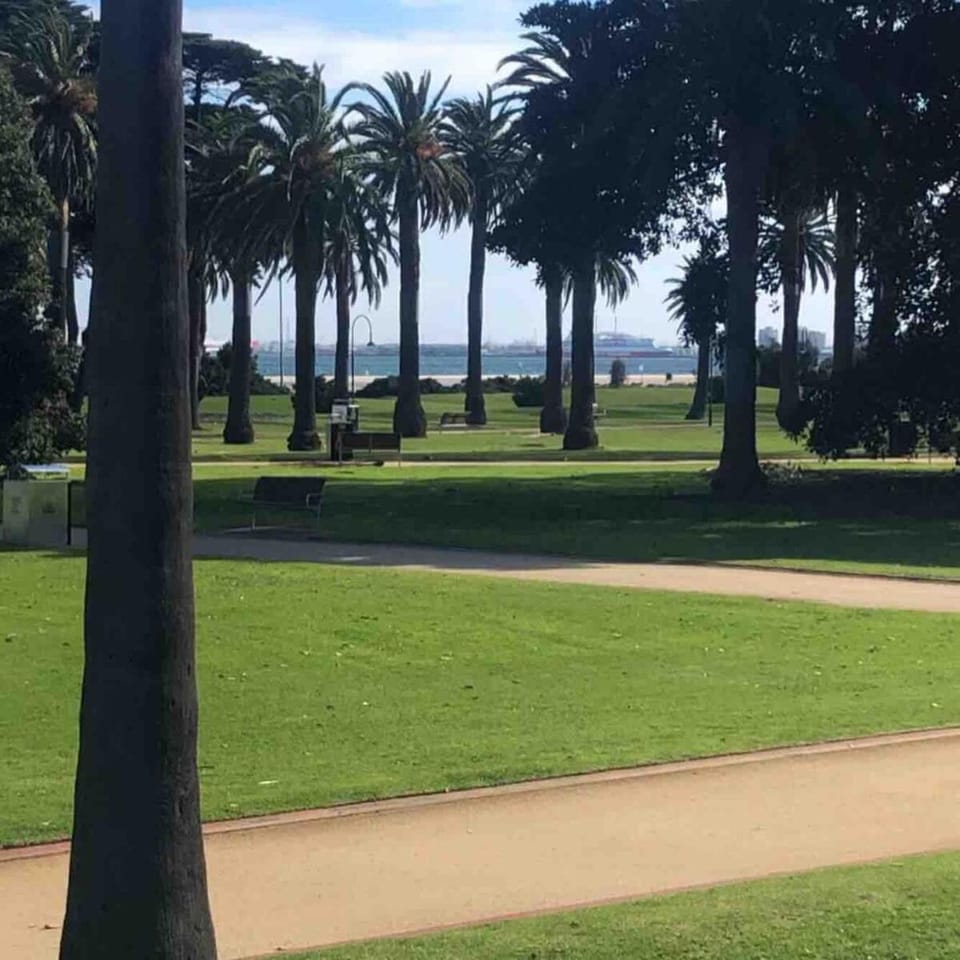 Beachfront & access to all St Kilda has to offer Apartment in Saint Kilda