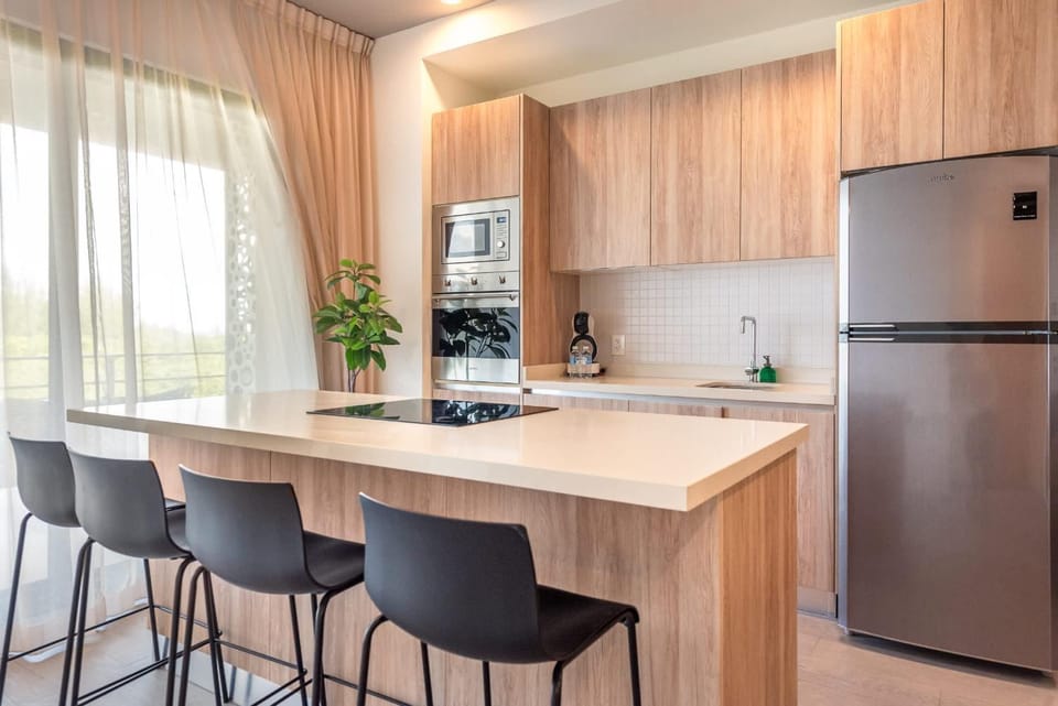 Kitchen or kitchenette, Dining area, oven, stove