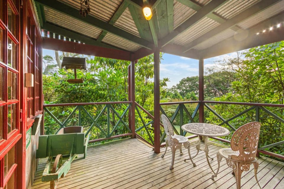 StayAU Owls Croft Picturesque Cottage Valley View House in Mount Dandenong
