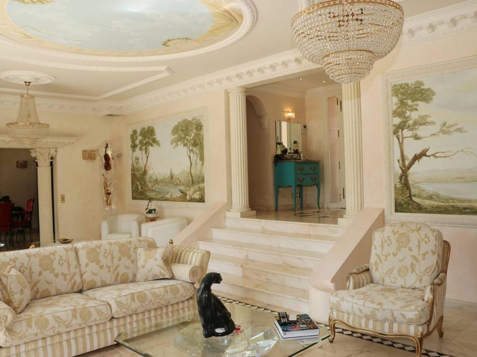 Villa de Maître 6 Chambres avec Piscine et Jacuzzi - FR-1-768-119 Villa in Roquebrune-sur-Argens