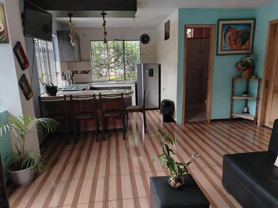 Kitchen or kitchenette, Dining area, oven, pet friendly, stove