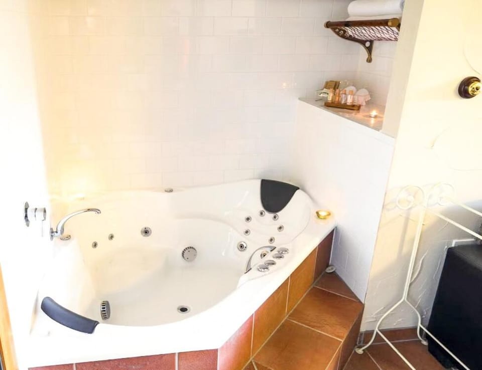 StayAU Bayview Candlewick Suite SPA in Dandenong House in Mount Dandenong