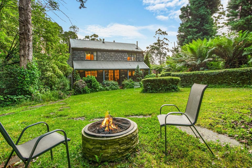 StayAU Luxury Candlewick Cottage in Dandenong House in Mount Dandenong