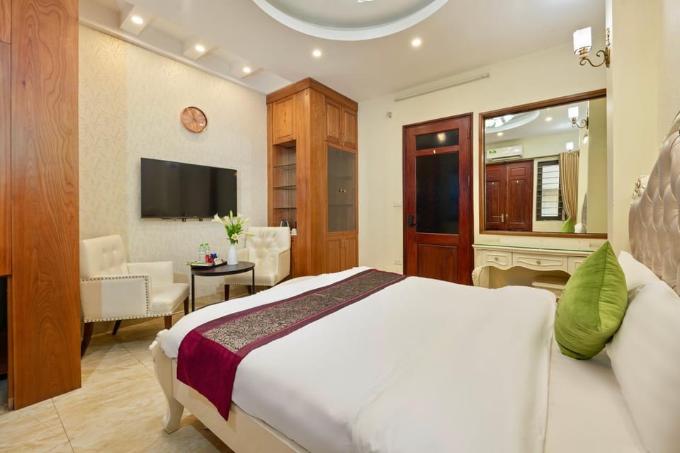 Shower, Toilet, Bed, Bathroom, TV and multimedia, Coffee/tea facilities, Balcony/Terrace, Photo of the whole room, Decorative detail, Seating area, bidet, hair dryier, heating, internet, towels, wardrobe, air conditioner