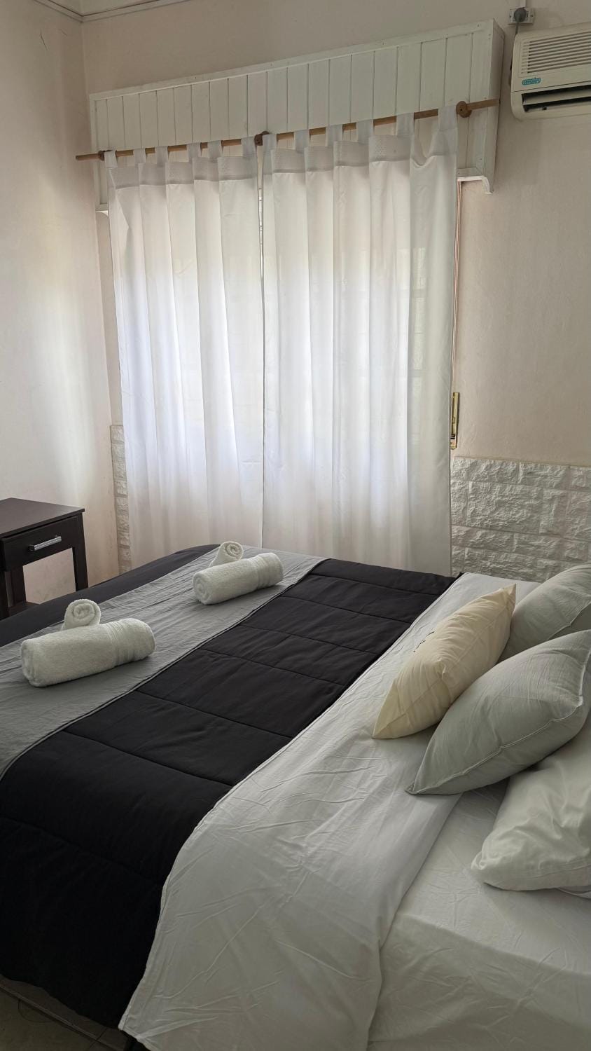 Bed, Photo of the whole room, Bedroom, air conditioner