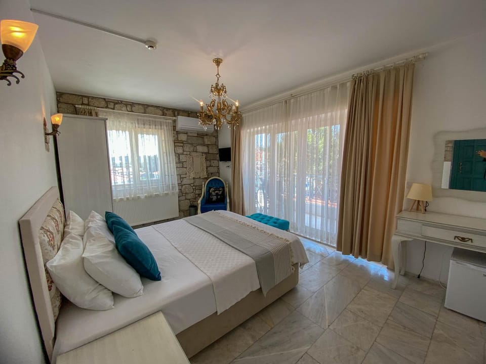 Alacati Sardunya Hotel Bed and Breakfast in Alaçatı