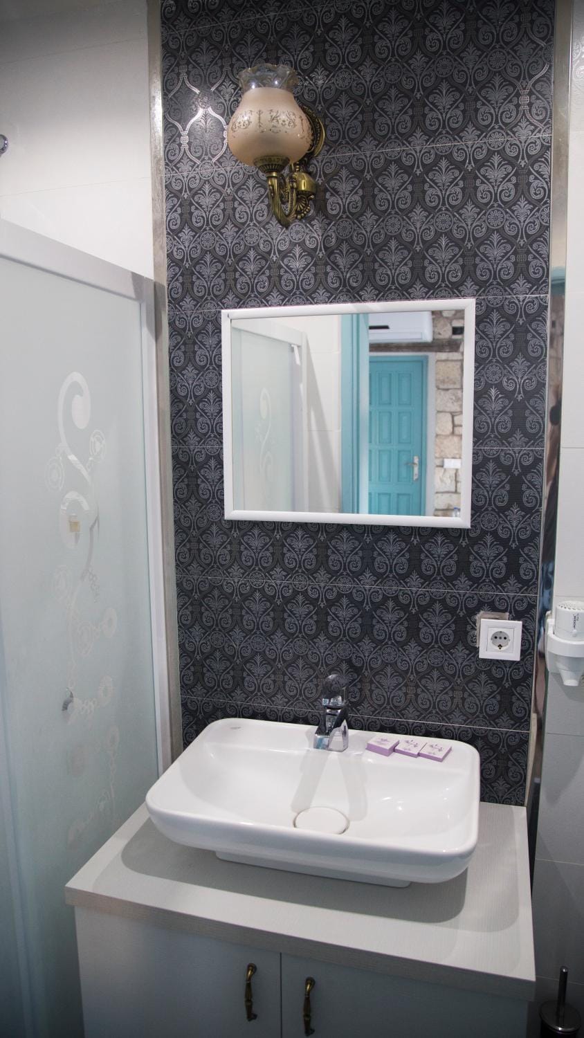 Bathroom, Decorative detail