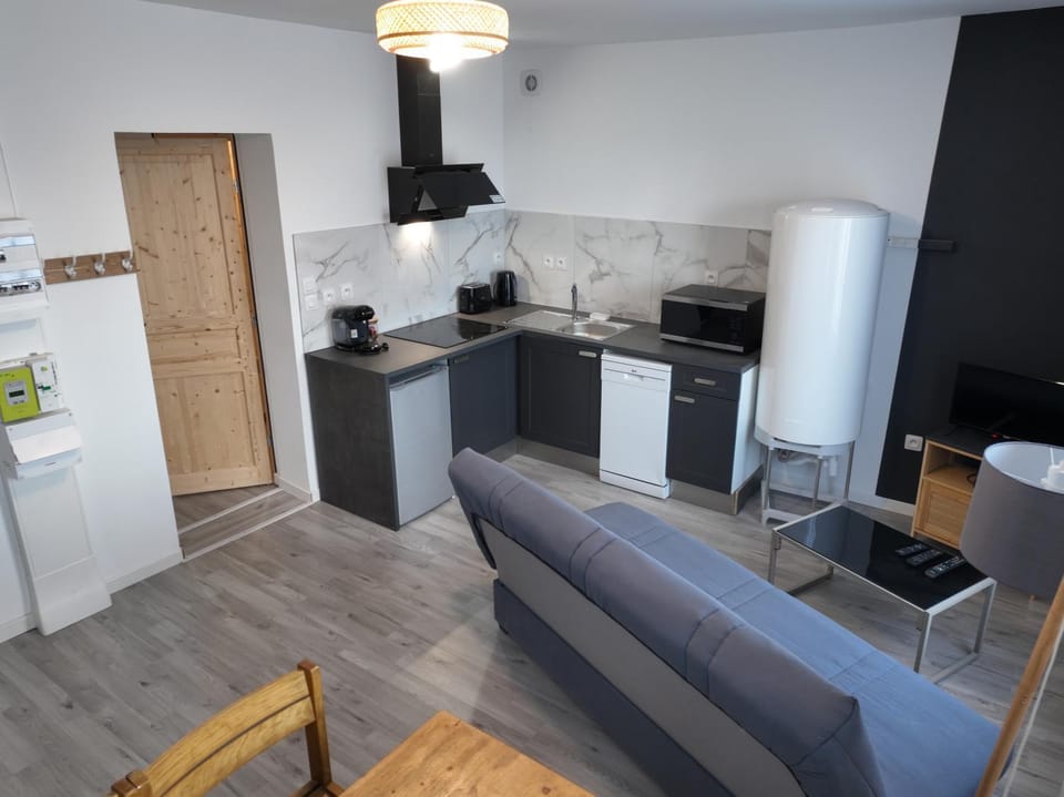 Living room, Seating area, Dining area, stove