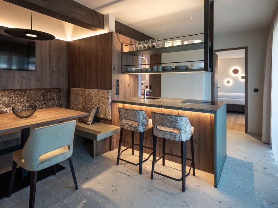 Kitchen or kitchenette, Seating area, Dining area, stove
