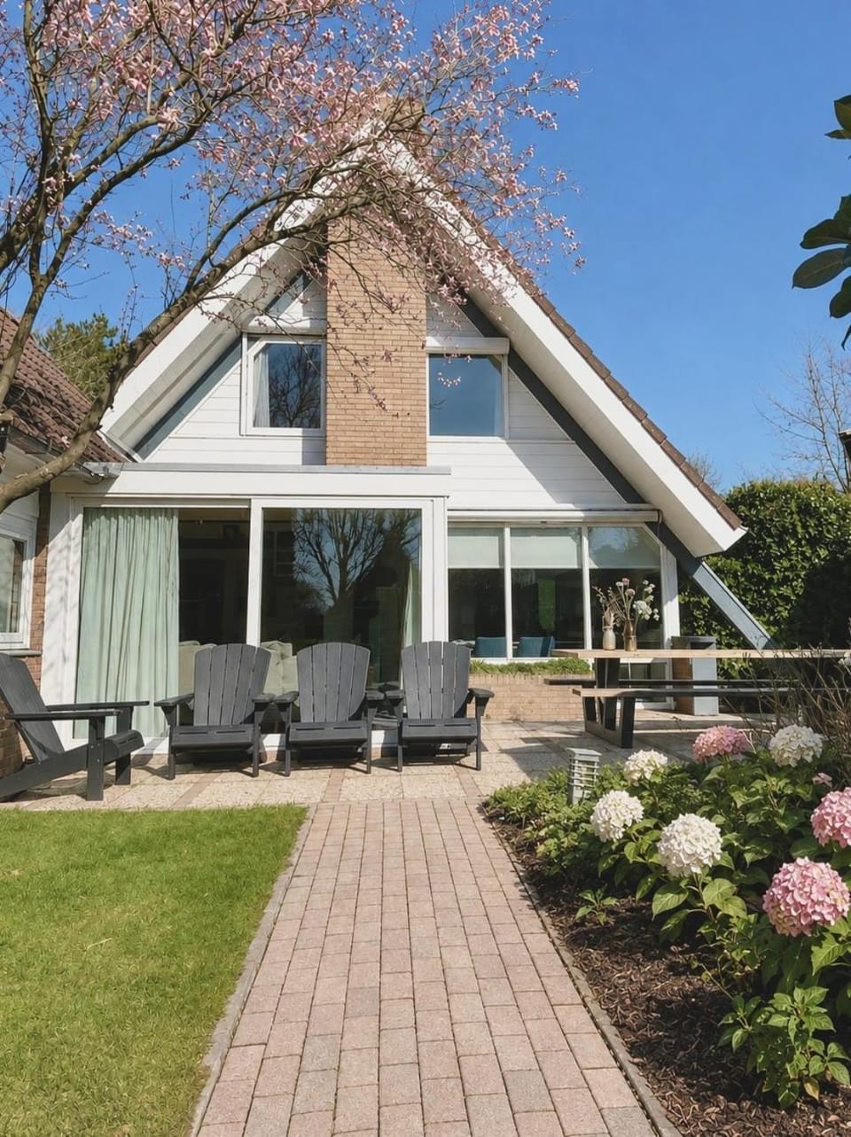 Holiday villa walking distance to North sea beach House in Scharendijke
