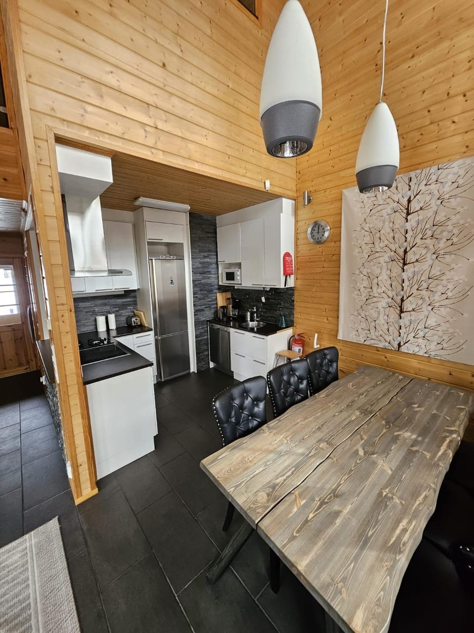 Kitchen or kitchenette, Dining area