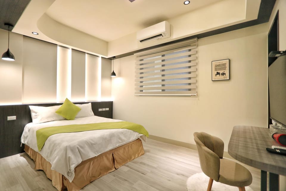 Bed, Photo of the whole room, Bedroom, air conditioner