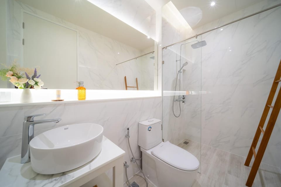 Shower, Toilet, Bathroom