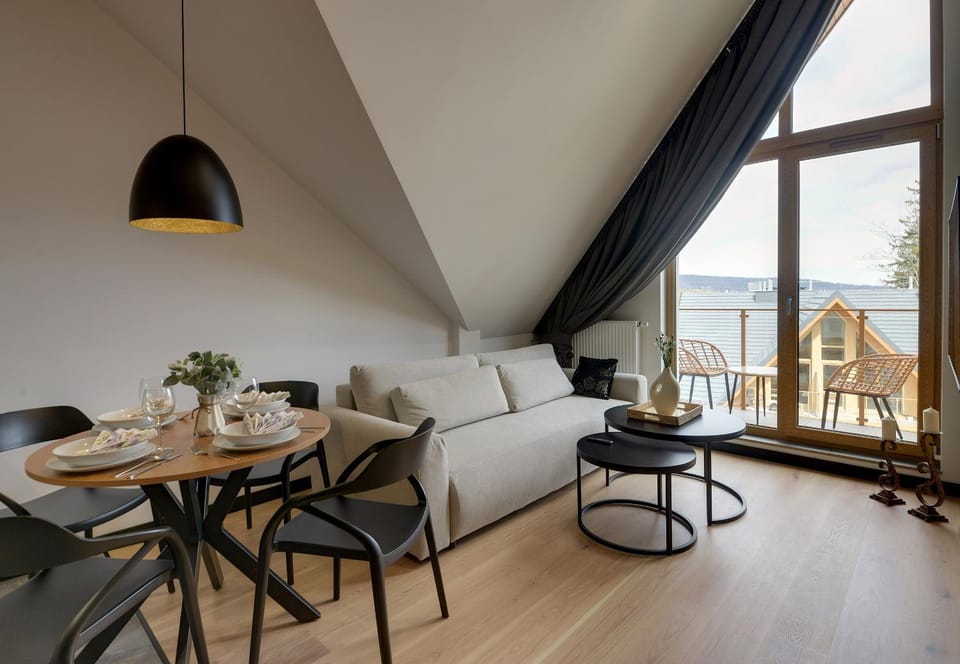 Natural landscape, View (from property/room), Balcony/Terrace, Living room, Seating area, Dining area