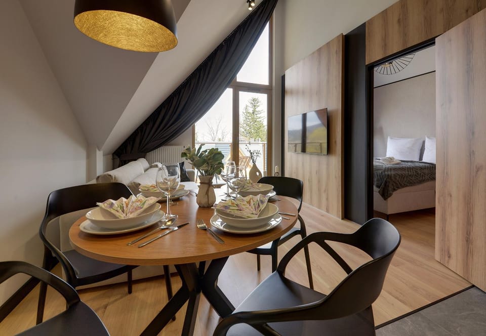 Bed, Living room, Photo of the whole room, Seating area, Dining area, Bedroom